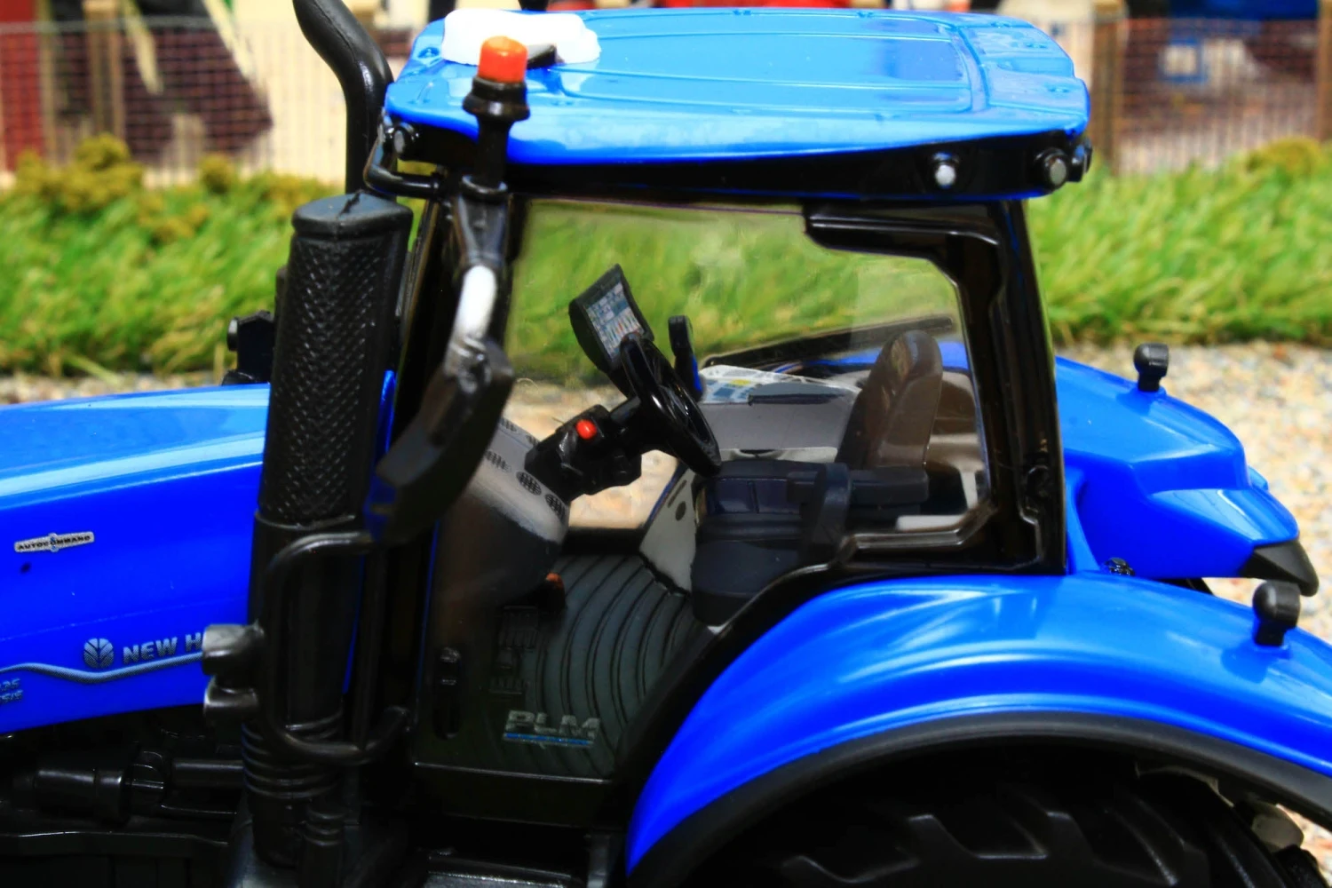 43339 Britains New Holland T8-435 Genesis Tractor 11 43339 Britains New Holland T8-435 Genesis Tractor - Image 9