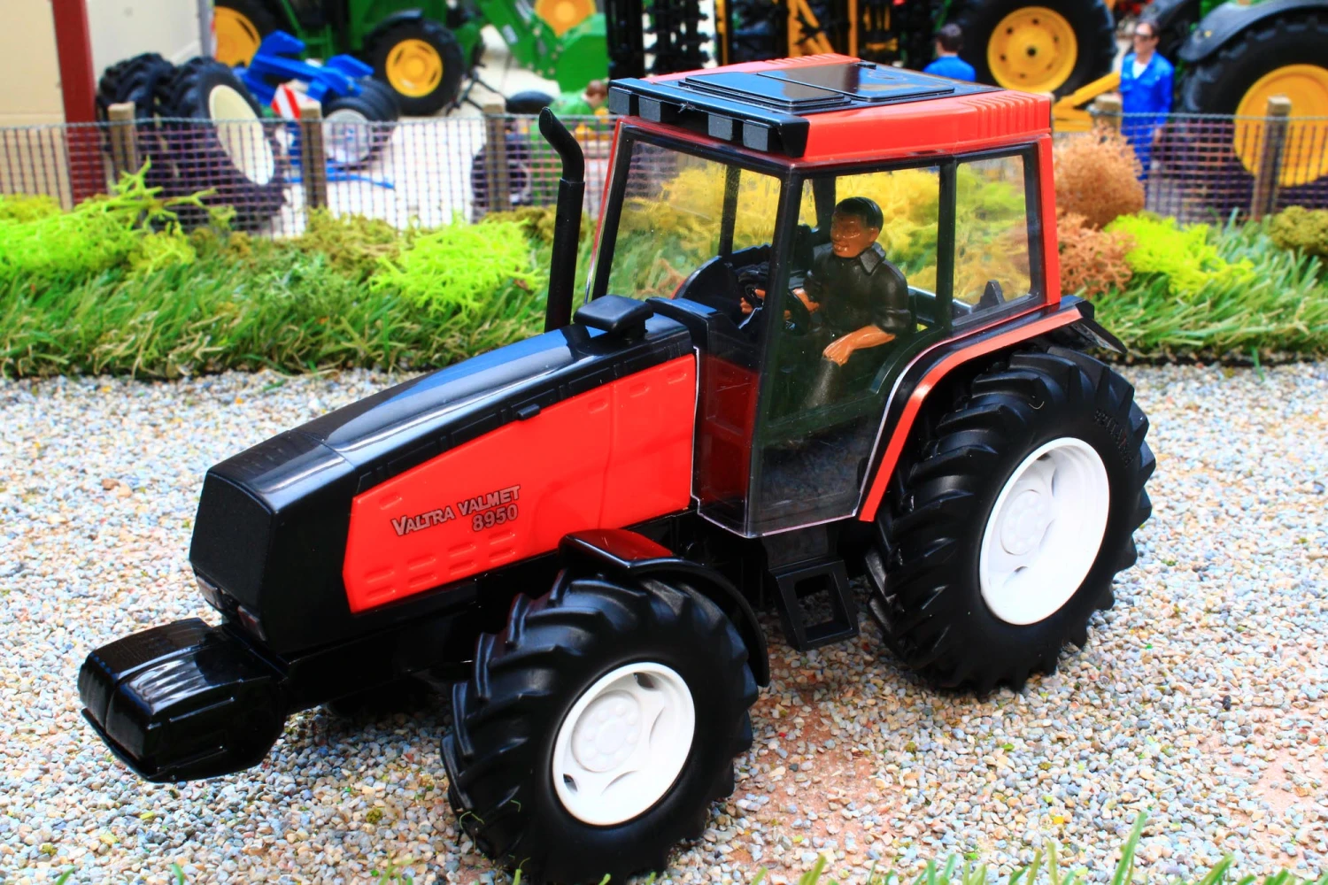 43342 Britains Valtra Valmet 8950 Tractor (Fans' Choice!) 1:32 Scale ** 15% Off ** 12 43342 Britains Valtra Valmet 8950 Tractor (Fans' Choice!) 1:32 Scale ** 15% Off ** - Image 10