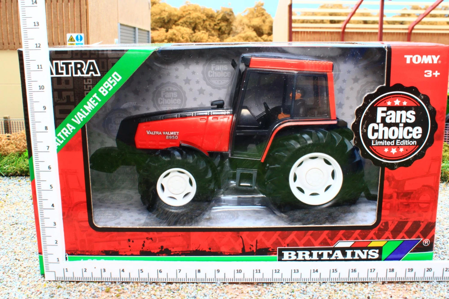 43342 Britains Valtra Valmet 8950 Tractor (Fans' Choice!) 1:32 Scale ** 15% Off ** 15 43342 Britains Valtra Valmet 8950 Tractor (Fans' Choice!) 1:32 Scale ** 15% Off ** - Image 13