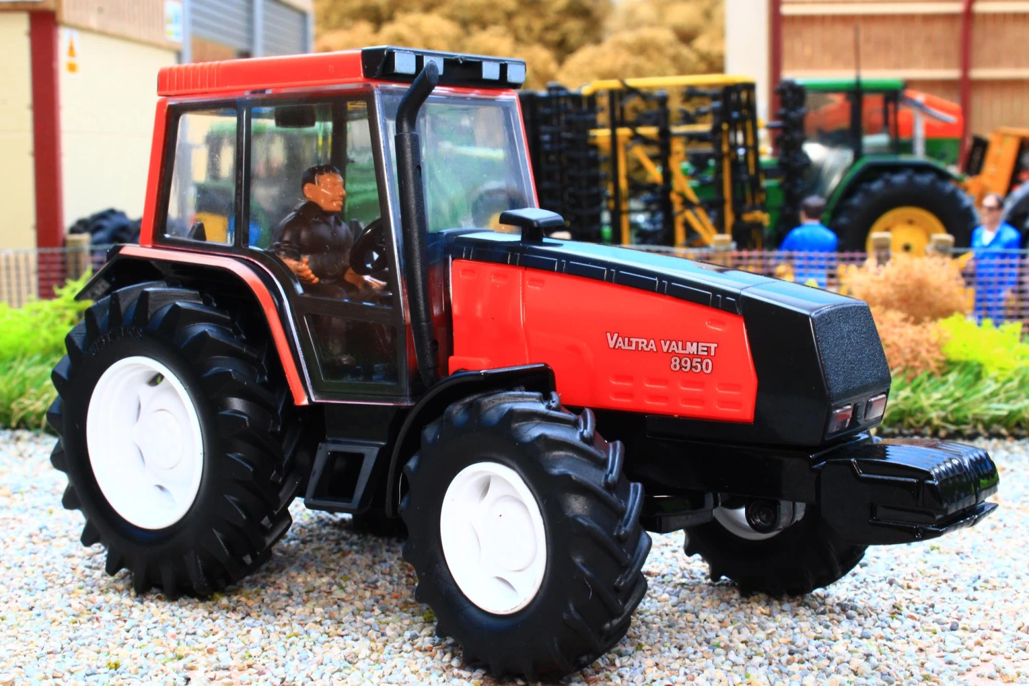43342 Britains Valtra Valmet 8950 Tractor (Fans' Choice!) 1:32 Scale ** 15% Off ** 6 43342 Britains Valtra Valmet 8950 Tractor (Fans' Choice!) 1:32 Scale ** 15% Off ** - Image 4