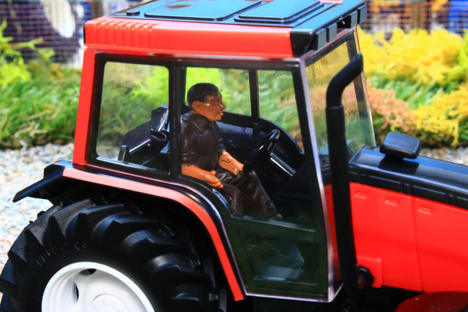 43342 Britains Valtra Valmet 8950 Tractor (Fans' Choice!) 1:32 Scale ** 15% Off ** 9 43342 Britains Valtra Valmet 8950 Tractor (Fans' Choice!) 1:32 Scale ** 15% Off ** - Image 7