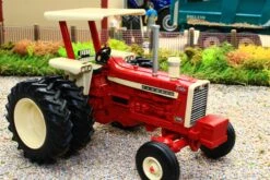 43363 Britains 1:32 Scale IH Farmall 1206 2WD Tractor With Duals Limited Edition Prestige Model -Britains 43363Britains132ScaleIHFarmhall12062WDTractorwithDualsLimitedEditionPrestigeModelPic11
