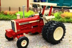 43363 Britains 1:32 Scale IH Farmall 1206 2WD Tractor With Duals Limited Edition Prestige Model -Britains 43363Britains132ScaleIHFarmhall12062WDTractorwithDualsLimitedEditionPrestigeModelPic12
