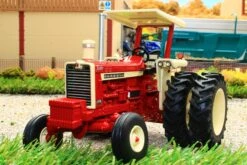 43363 Britains 1:32 Scale IH Farmall 1206 2WD Tractor With Duals Limited Edition Prestige Model -Britains 43363Britains132ScaleIHFarmhall12062WDTractorwithDualsLimitedEditionPrestigeModelPic3