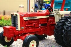 43363 Britains 1:32 Scale IH Farmall 1206 2WD Tractor With Duals Limited Edition Prestige Model -Britains 43363Britains132ScaleIHFarmhall12062WDTractorwithDualsLimitedEditionPrestigeModelPic8