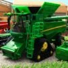 45674 Britains 'Prestige Collection' John Deere S780 Tracked Combine Harvester 2 45674 Britains 'Prestige Collection' John Deere S780 Tracked Combine Harvester -Britains 45674BritainsJohnDeereS780TrackedCombineHarvesterIMAGE1