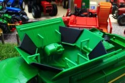 45674 Britains 'Prestige Collection' John Deere S780 Tracked Combine Harvester -Britains 45674BritainsJohnDeereS780TrackedCombineHarvesterIMAGE14