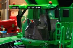 45674 Britains 'Prestige Collection' John Deere S780 Tracked Combine Harvester -Britains 45674BritainsJohnDeereS780TrackedCombineHarvesterIMAGE4