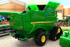 45674 Britains 'Prestige Collection' John Deere S780 Tracked Combine Harvester -Britains 45674BritainsJohnDeereS780TrackedCombineHarvesterIMAGE5