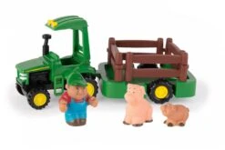 46922 Britains John Deere Tractor And Trailer Hauling Playset