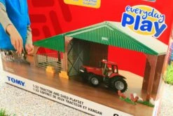 47019A1 BRITAINS FARM SHED, ANIMALS AND CASE TRACTOR EVERYDAY PLAY SET -Britains 47019BRITAINSFARMSHED ANIMALSANDCASETRACTORPLAYSET 35.40PIC3