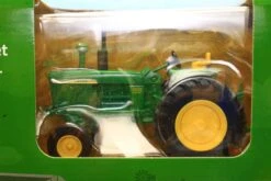 47024 Britains Limited Edition Farm Building With John Deere Tractor And Animals -Britains 47024BritiansFarmBuildingwithTractorandAnimalsPic2