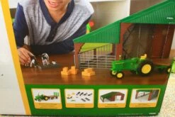 47024 Britains Limited Edition Farm Building With John Deere Tractor And Animals -Britains 47024BritiansFarmBuildingwithTractorandAnimalsPic4