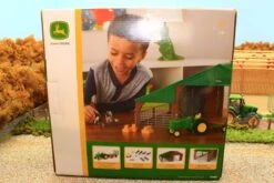 47024 Britains Limited Edition Farm Building With John Deere Tractor And Animals -Britains 47024BritiansFarmBuildingwithTractorandAnimalsPic5