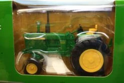 47024 Britains Limited Edition Farm Building With John Deere Tractor And Animals -Britains 47024BritiansFarmBuildingwithTractorandAnimalsPic6
