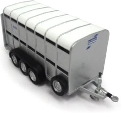 Britains 1:32 Ifor Williams Livestock Trailer, Collectable Toy Farm Accessory For Children, Farm Set Accessory Compatible With 1:32 Scale Farm Animals, Suitable For Collectors & Children From 3 Years