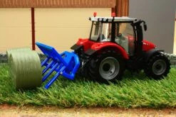 Britains -Britains B43205 BRITAINS BUILD YOUR FARM SET INC MASSEY FERGUSON TRACTOR BALE CARRIER COWS PIGS SHEEP CHICKENS PIC 4