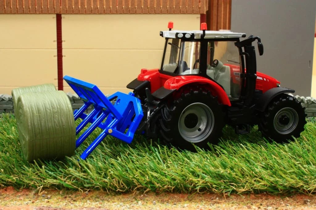 MS-43205 Britains Build Your Farm Set Inc Massey Ferguson 5612 Tractor, Bale Carrier, Cows, Pigs, Sheep, Chickens - Image 2