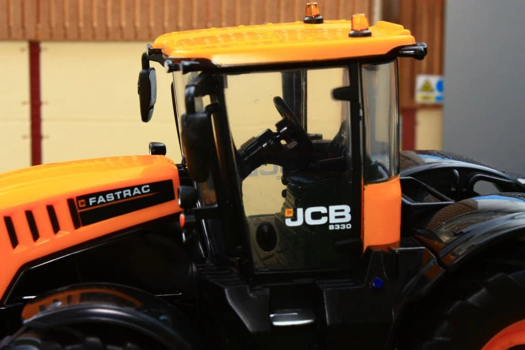 43225 Britains JCB 8330 Fastrac Tractor 8 43225 Britains JCB 8330 Fastrac Tractor - Image 6