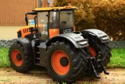 43225(w) WEATHERED BRITAINS JCB FASTRAC 8330 TRACTOR -Britains B43206 WEATHERED BRITAINS JCB FASTRAC 8330 TRACTOR PIC 6 415