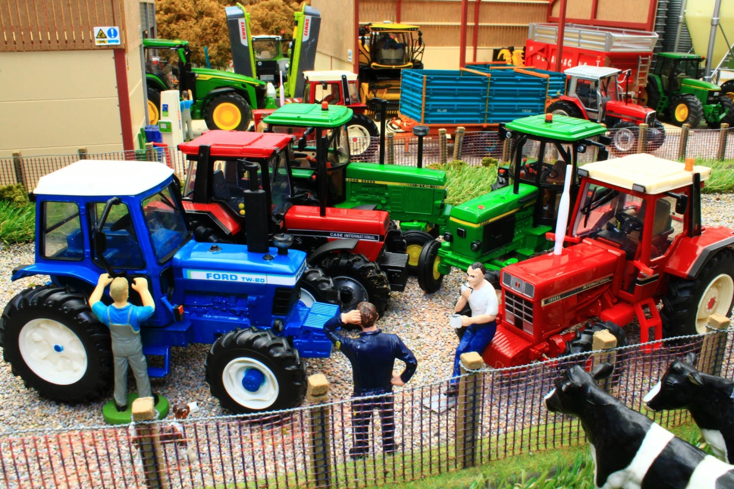 43322 Britains Ford TW20 4WD Tractor 21 43322 Britains Ford TW20 4WD Tractor - Image 19