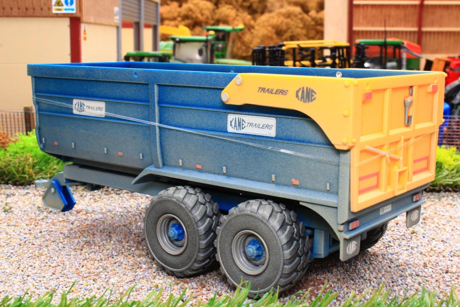 42701A1(w) Weathered Britains Kane 16T Grain Trailer Trailer (Dusty Effect) 3 42701A1(w) Weathered Britains Kane 16T Grain Trailer Trailer (Dusty Effect)