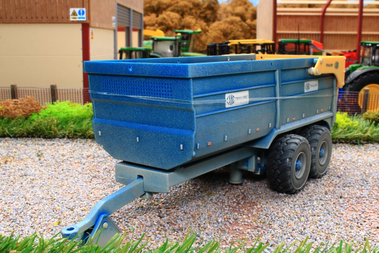 42701A1(w) Weathered Britains Kane 16T Grain Trailer Trailer (Dusty Effect) 4 42701A1(w) Weathered Britains Kane 16T Grain Trailer Trailer (Dusty Effect) - Image 2